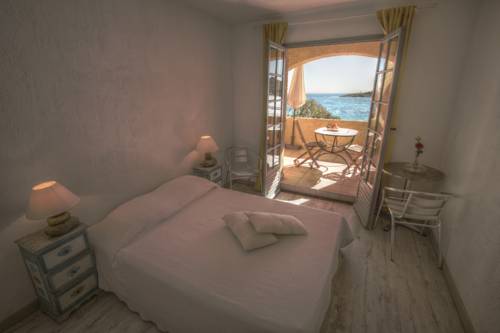 Imagen de la habitación del Faounzina Village, Favone. Foto 15