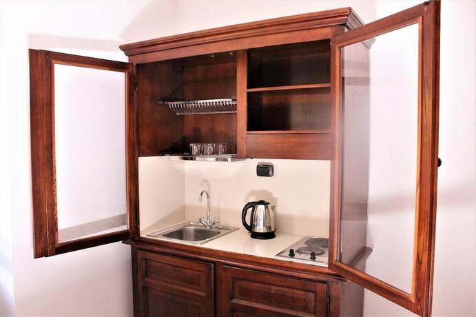 Imagen general del Faro Rosso. Foto 6