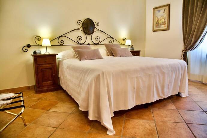 Imagen general del Faro Rosso. Foto 8