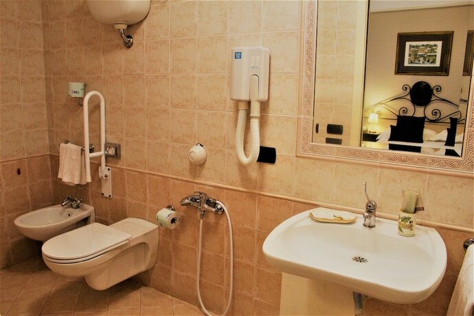 Imagen de la habitación del Faro Rosso. Foto 17