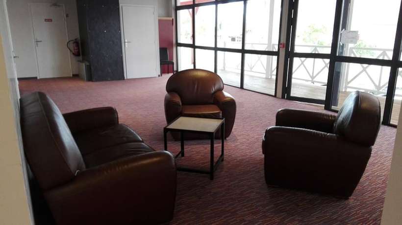 Imagen de los interiores del FastHotel Montmarault - Auberge du Grand Champ. Foto 20