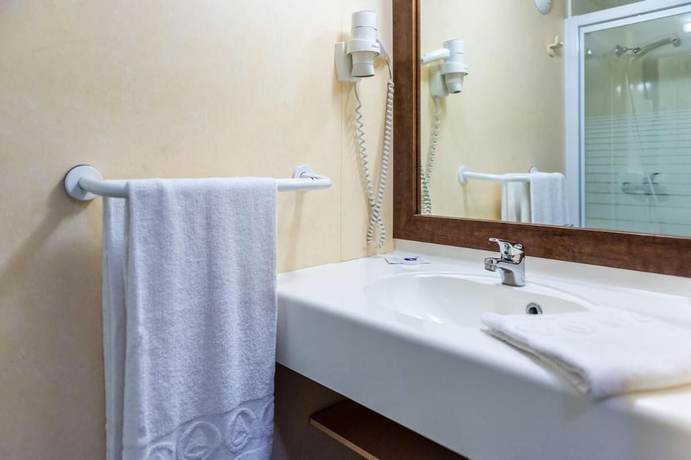 Imagen de la habitación del Fasth&ocirc;tel Th&ocirc;nes. Foto 13