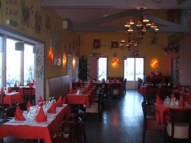 Imagen del bar/restaurante del Fasthotel Paris Sud Saint Fargeau. Foto 6