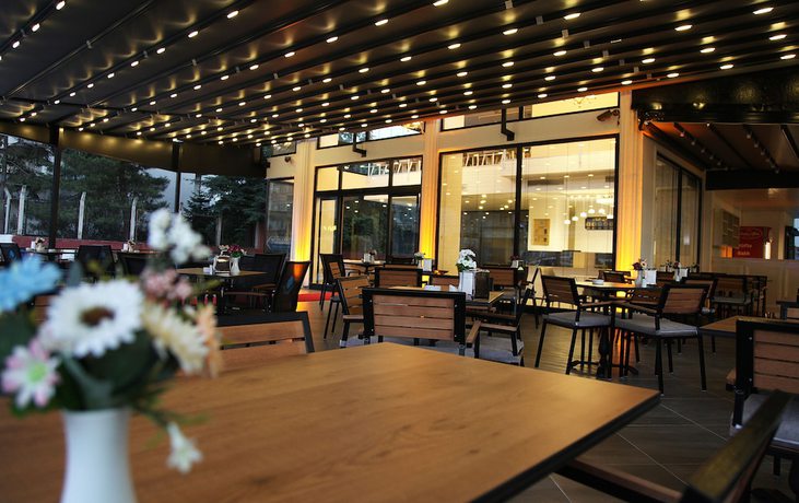 Imagen del bar/restaurante del Favorite Otel. Foto 2