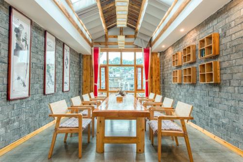 Imagen de la habitación del Fenghuang Hu'er Grass House River View. Foto 5