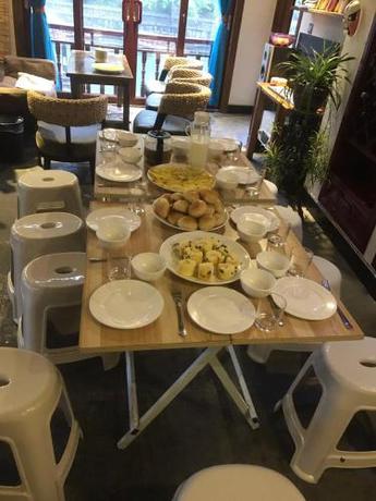 Imagen de la habitación del Fenghuang Tujia Ethnic Minority River View Hotel. Foto 7