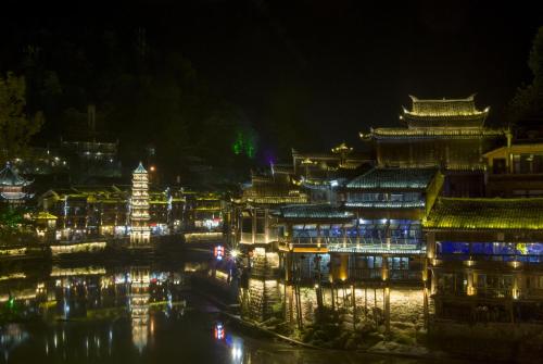 Imagen general del Fenghuang Tujia Ethnic Minority River View Hotel. Foto 4