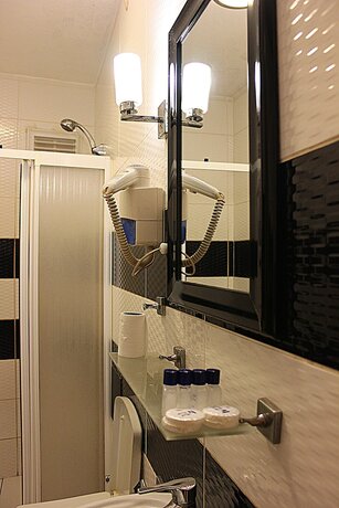 Imagen de la habitación del Ferah Hotel, Gebze. Foto 4