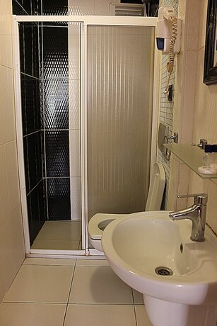 Imagen de la habitación del Ferah Hotel, Gebze. Foto 7