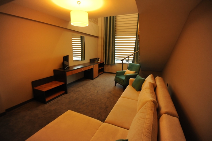 Imagen de los interiores del Fier Life Center. Foto 15