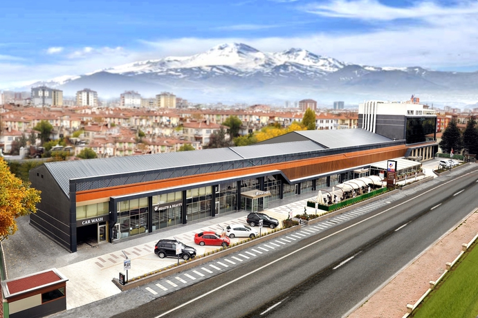 Imagen general del Fier Life Center. Foto 1