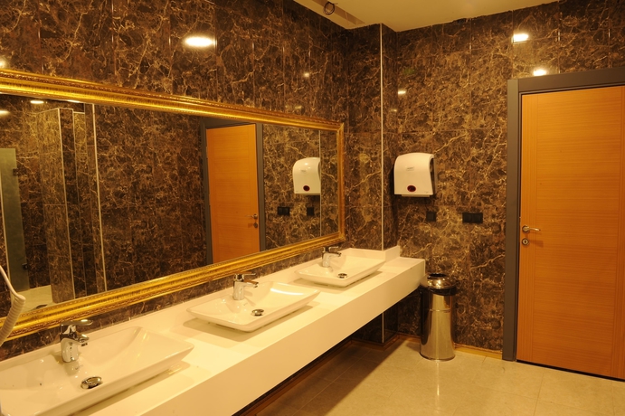 Imagen general del Fier Life Center. Foto 3