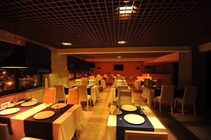 Imagen del bar/restaurante del Fier Life Center. Foto 6