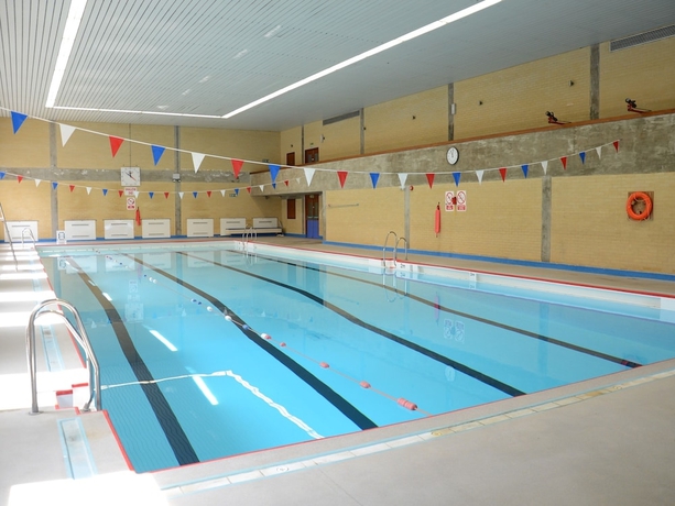 Imagen de la piscina del Fire Service College. Foto 15