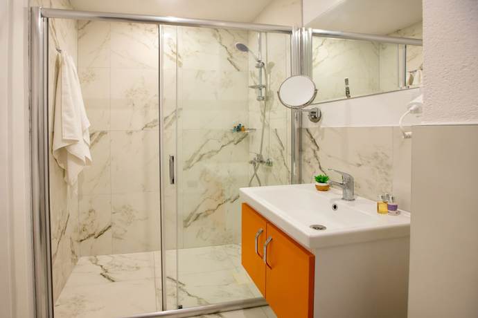 Imagen de la habitación del First Joy Hotel. Foto 10