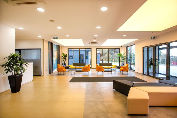 Imagen de los interiores del First Joy Hotel. Foto 18