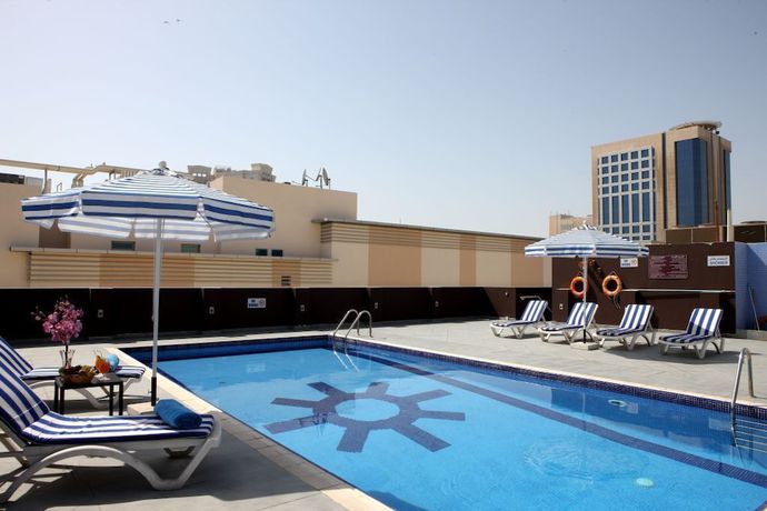 Imagen de la piscina del First Royal Hotel Apartment. Foto 19