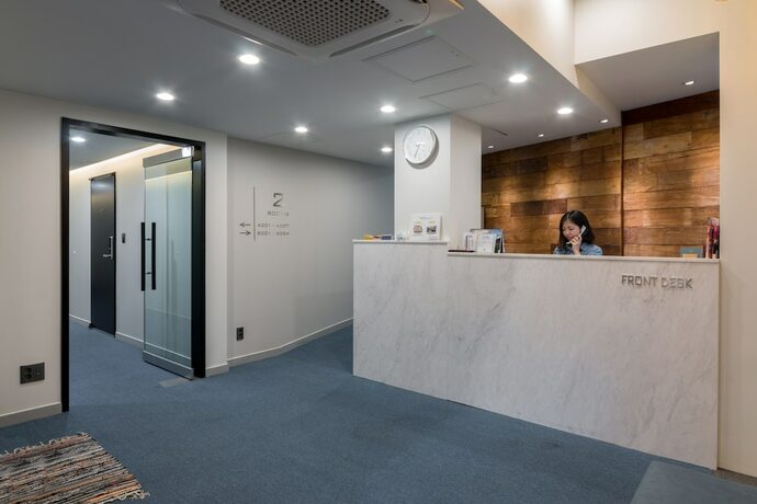 Imagen de los interiores del First Stay Hotel Tawny Owl. Foto 17
