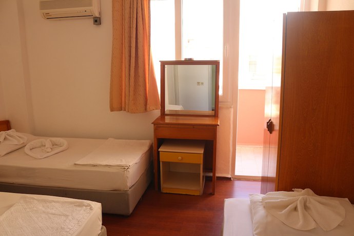 Imagen de la habitación del Flash Hotel. Foto 8
