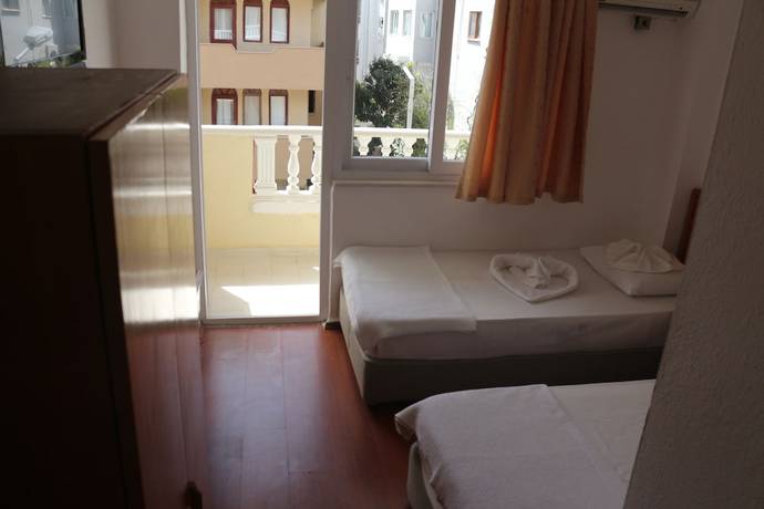 Imagen de la habitación del Flash Hotel. Foto 9