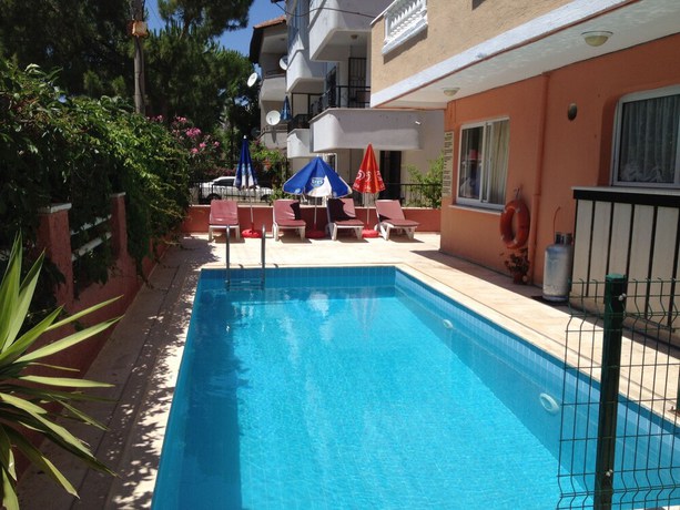 Imagen de la piscina del Flash Hotel. Foto 16