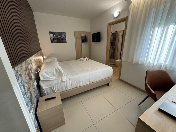 Imagen de la habitación del Floris Hotel, Rende. Foto 6