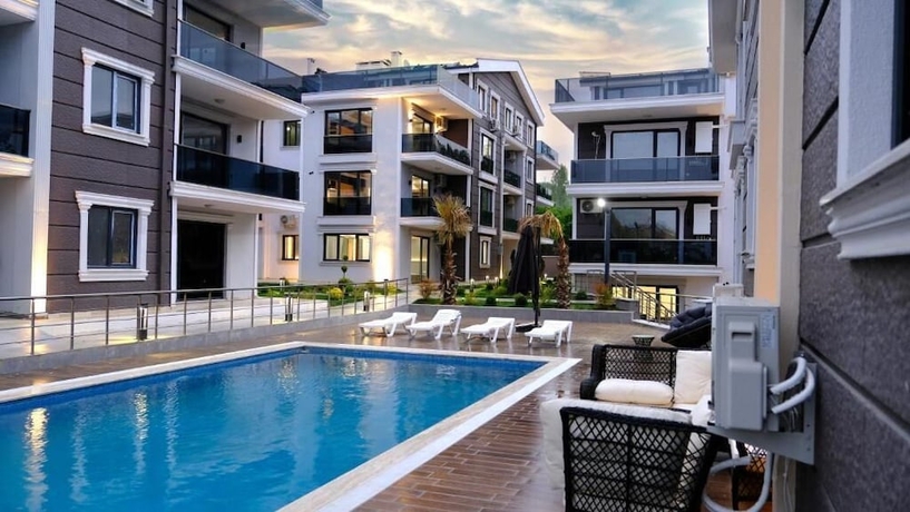 Imagen de la piscina del Flower City Suits. Foto 16