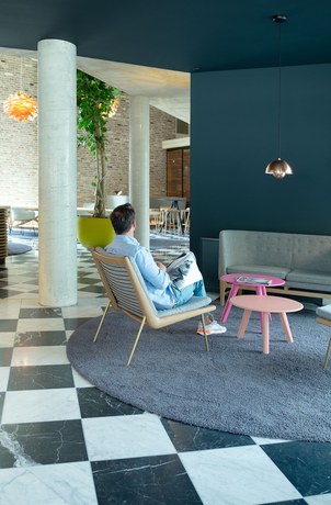 Imagen de los interiores del Flowers Hotel Essen. Foto 12
