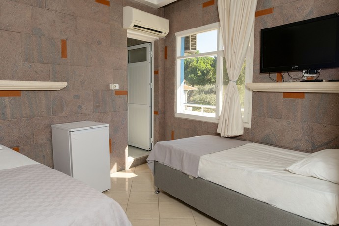 Imagen de la habitación del Foca Ensar Hotel. Foto 9