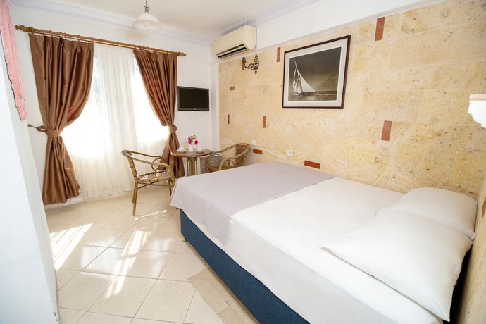 Imagen de la habitación del Foca Ensar Hotel. Foto 13