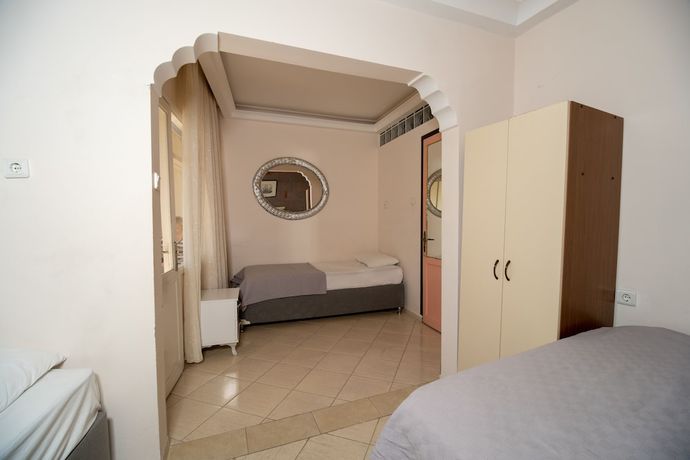 Imagen de la habitación del Foca Ensar Hotel. Foto 16