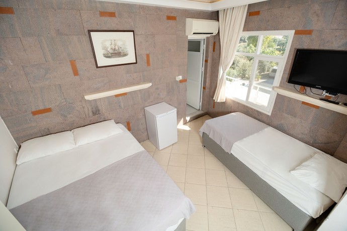 Imagen de la habitación del Foca Ensar Hotel. Foto 18