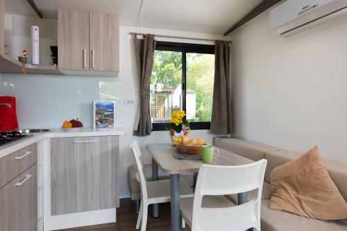 Imagen de la habitación del Fornella Camping & Wellness family resort. Foto 6
