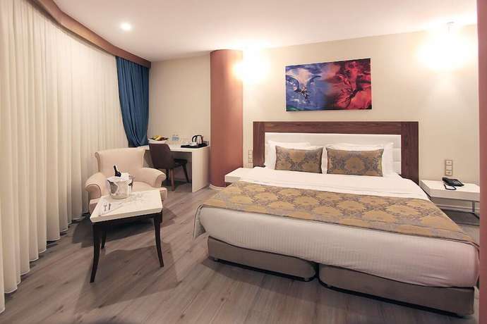 Imagen de la habitación del Forum Suite Hotel. Foto 5