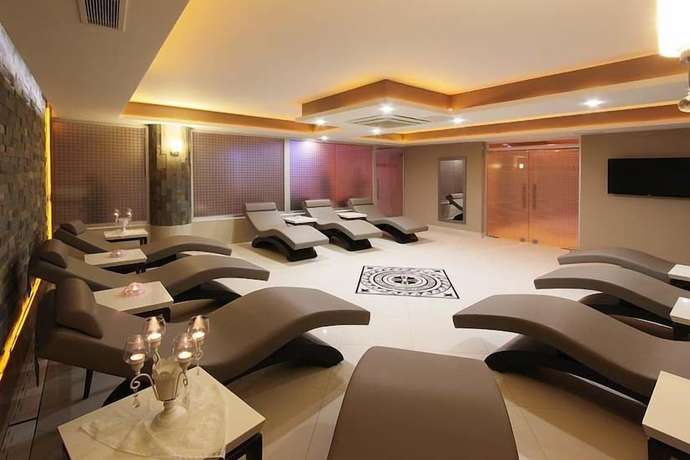 Imagen de la piscina del Forum Suite Hotel. Foto 17