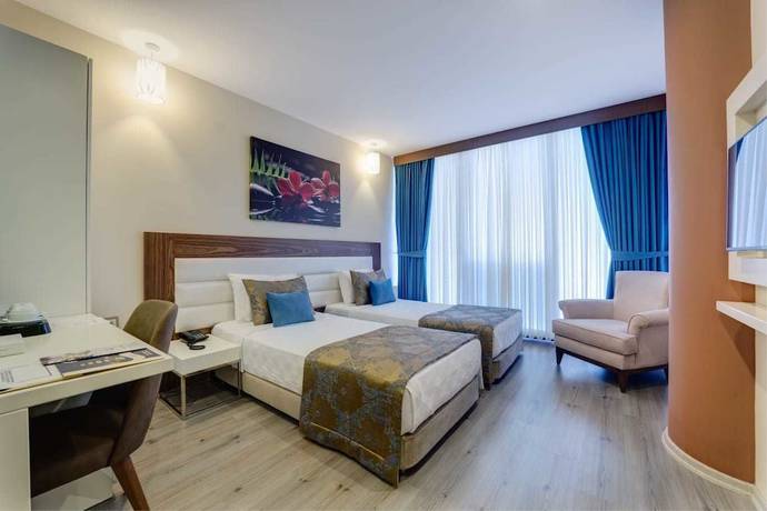 Imagen de la habitación del Forum Suite Hotel. Foto 9