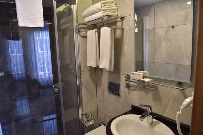 Imagen de la habitación del Four Seven Hotel. Foto 17