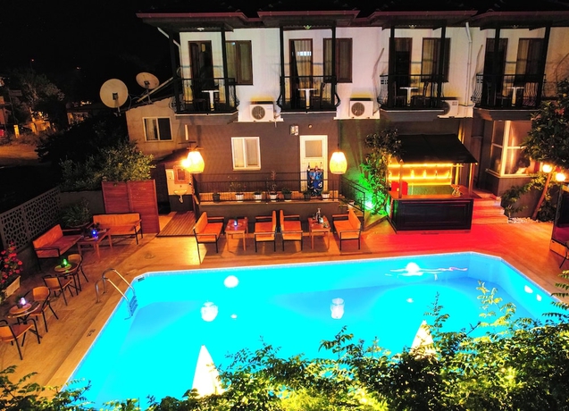 Imagen de la piscina del Fourseason apart hotel dalyan. Foto 11