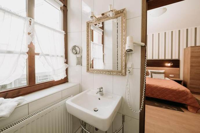 Imagen de la habitación del Fr&auml;nkischer Gasthof Hotel Zum Koppen. Foto 12