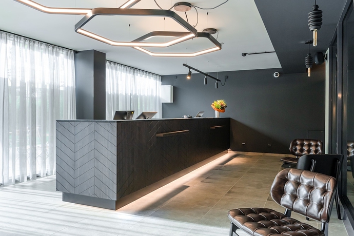 Imagen de los interiores del FreshSuites and Bar. Foto 19