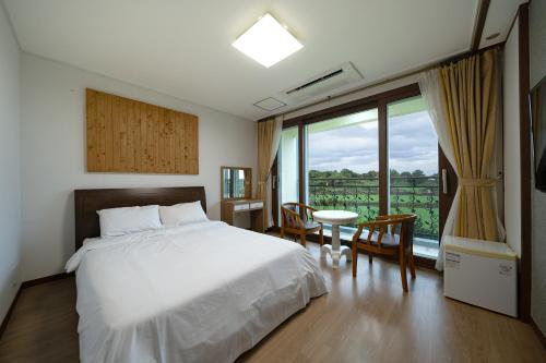 Imagen de la habitación del FromH T Resort Jeju Seongsan. Foto 17