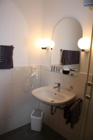 Imagen de la habitación del Fr&uuml;hst&uuml;ckspension WAGNER. Foto 12