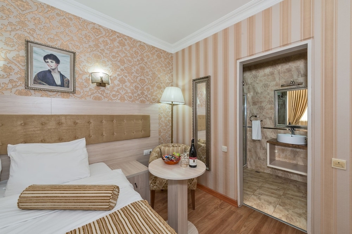 Imagen de la habitación del Fuar Hotel. Foto 4