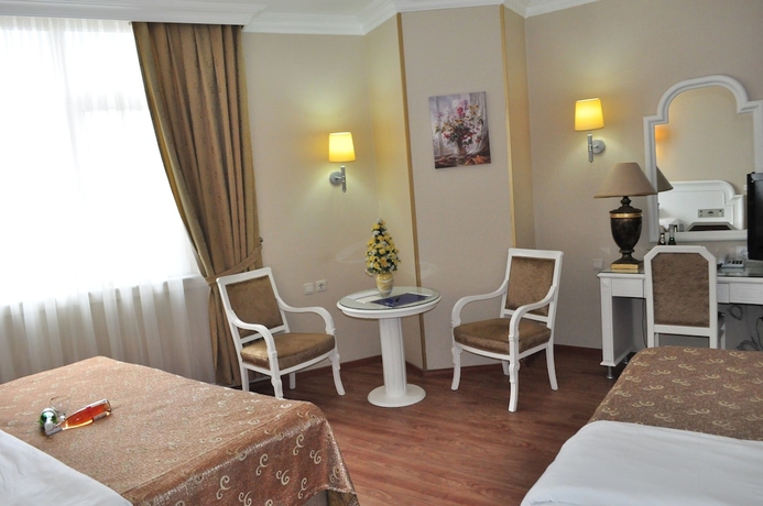 Imagen de la habitación del Fuar Hotel. Foto 5