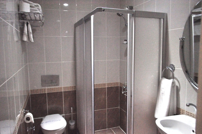 Imagen de la habitación del Fuar Hotel. Foto 8