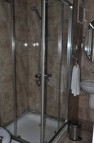 Imagen de la habitación del Fuar Hotel. Foto 9