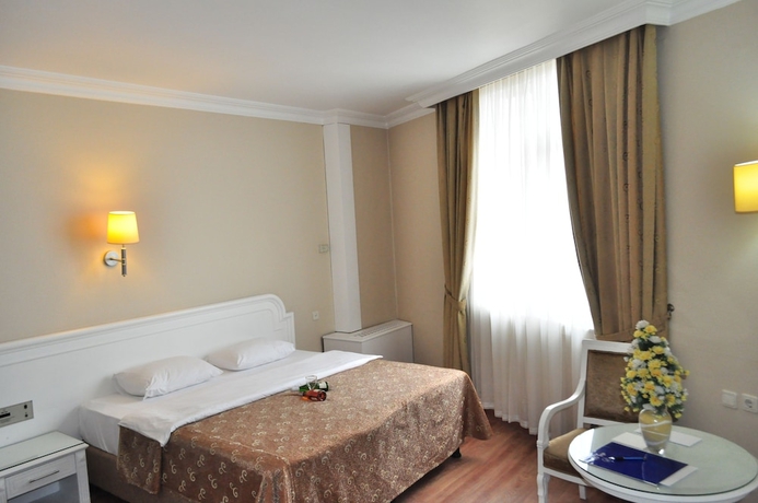 Imagen de la habitación del Fuar Hotel. Foto 10