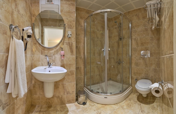 Imagen de la habitación del Fuar Hotel. Foto 13