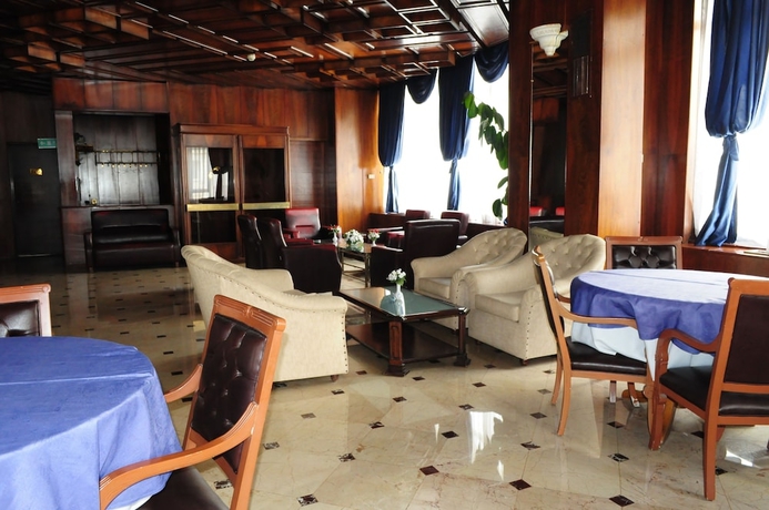 Imagen del bar/restaurante del Fuar Hotel. Foto 2