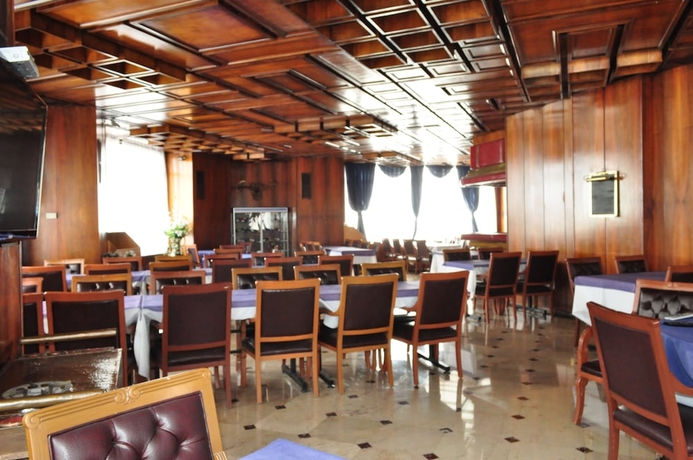 Imagen del bar/restaurante del Fuar Hotel. Foto 3